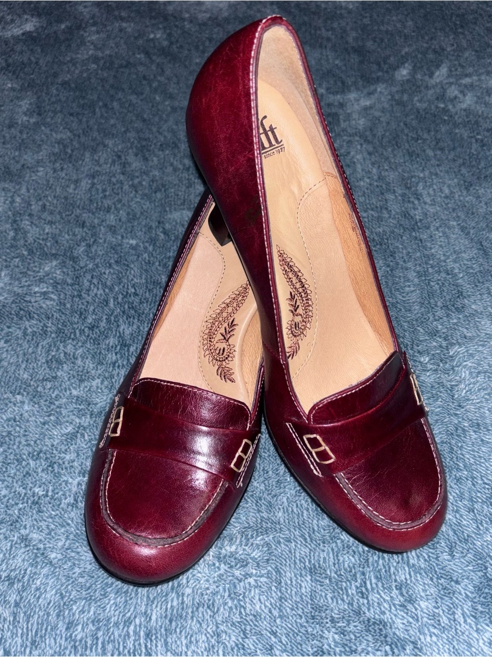 NWOT Sofft Leather Heeled Loafer in Oxblood Women’s Size 8.5